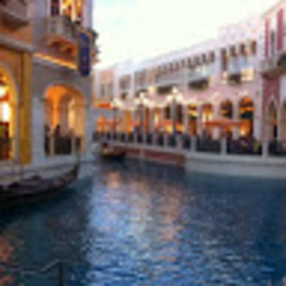 Meet your Posher, Sarah - Picture 1 of 3